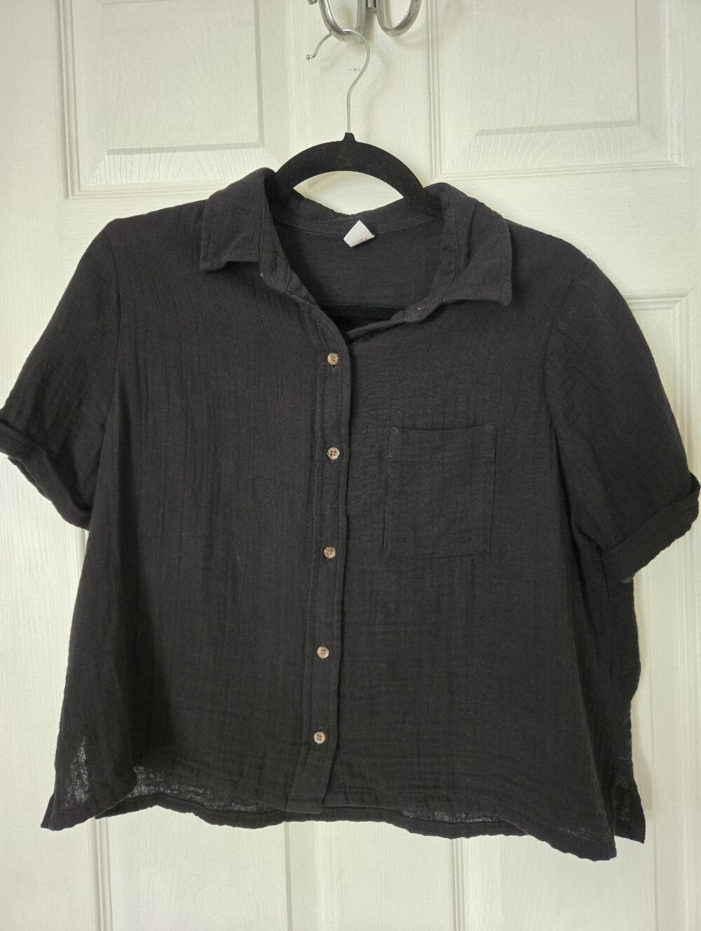 Casual Black Button-Front Short-Sleeve Shirt